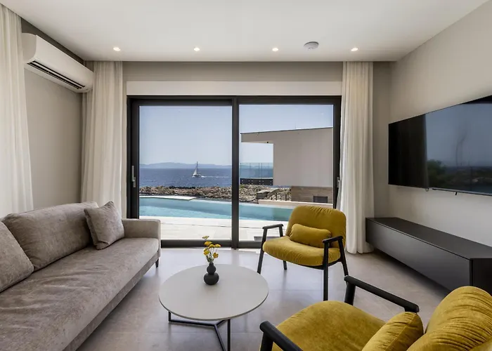 Beachfront Luce With Seaview And Pool Villa Pijavicino