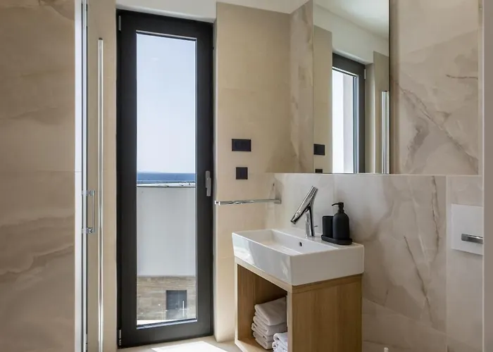 Beachfront Luce With Seaview And Pool
