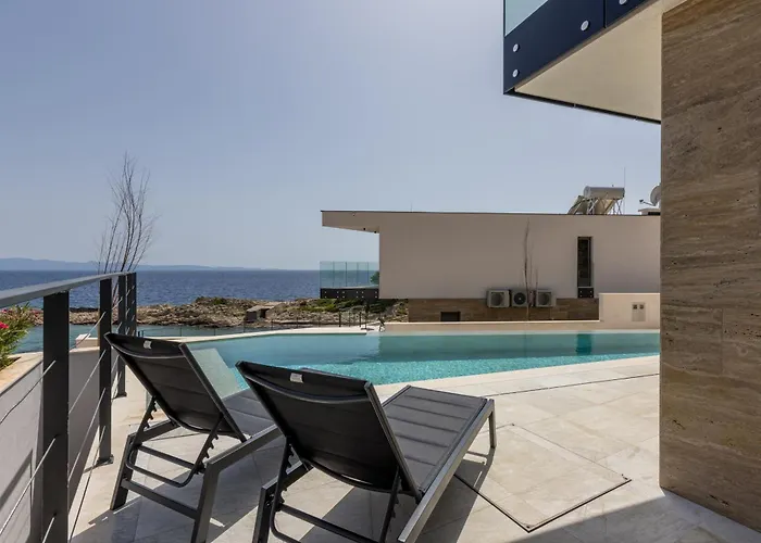 Beachfront Luce With Seaview And Pool Villa *