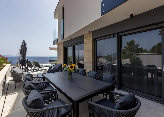 Beachfront Luce With Seaview And Pool Pijavicino