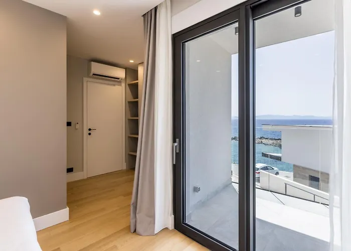 Beachfront Luce With Seaview And Pool Villa