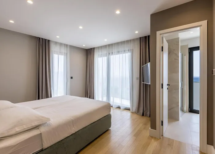 Villa Beachfront Luce With Seaview And Pool Pijavicino