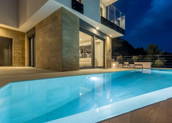 Beachfront Luce With Seaview And Pool Villa