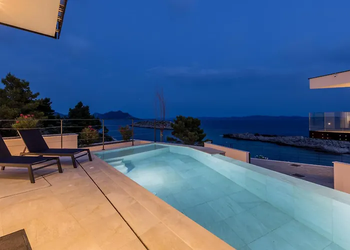 Beachfront Luce With Seaview And Pool Villa *