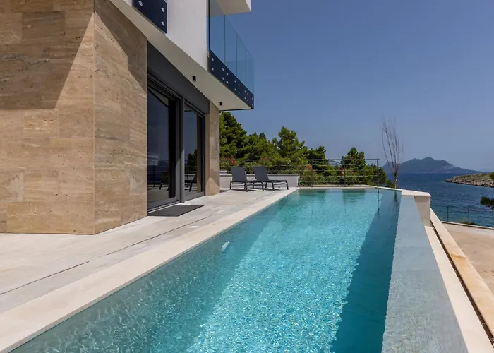 Beachfront Luce With Seaview And Pool Pijavicino