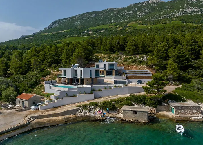 Beachfront Luce With Seaview And Pool Villa Pijavicino