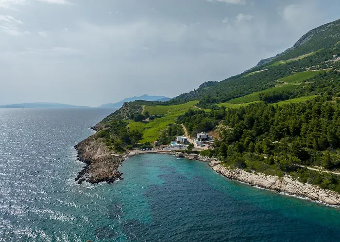 Beachfront Luce With Seaview And Pool Villa Pijavicino