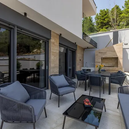 ヴィラ Beachfront Luce With Seaview And Pool *