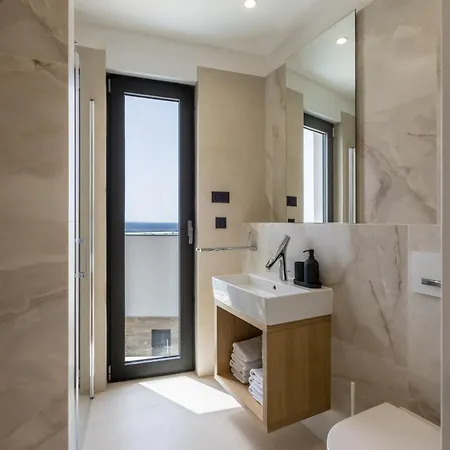 Beachfront Luce With Seaview And Pool