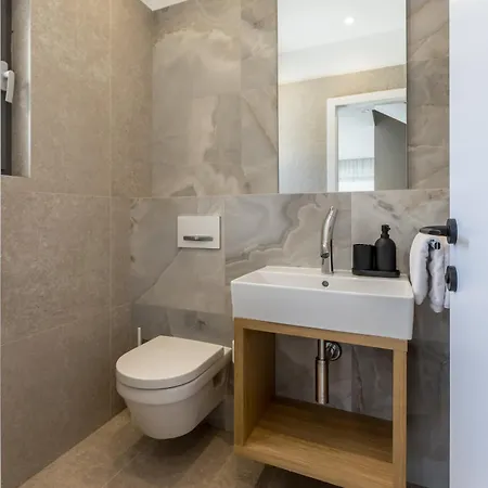 ヴィラ Beachfront Luce With Seaview And Pool