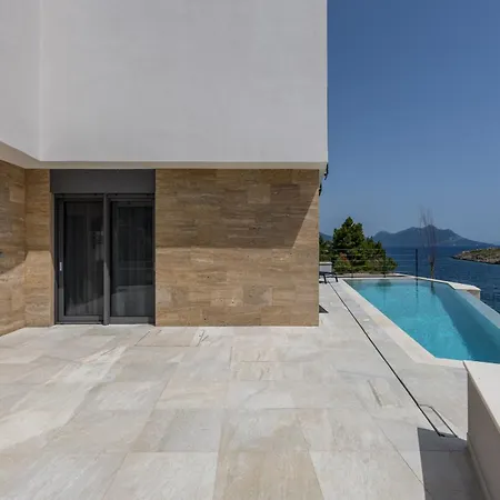 ヴィラ Beachfront Luce With Seaview And Pool *