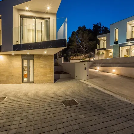 Beachfront Luce With Seaview And Pool